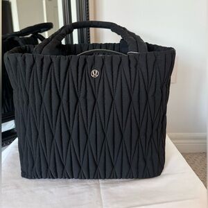 lululemon athletica Black Quilted Tote Bag 14 L black nwt